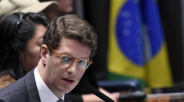 Eventual saída de Salles não muda política de meio ambiente, dizem servidores do Ibama e ICMBio