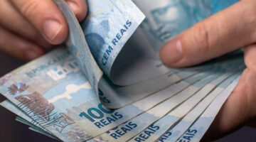 Aposentados e pensionistas vão receber 14º salário do INSS? Descubra