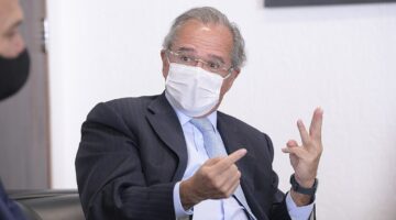 Guedes FACILITA a autorização de novos concursos federais; entenda