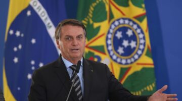 Bolsonaro fala sobre efeitos colaterais de vacina contra COVID-19