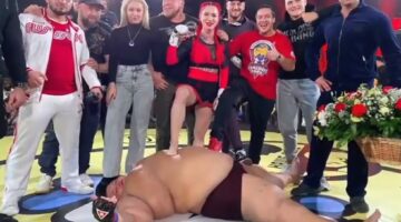 Torneio de MMA na Rússia teve lutadora de 63kg contra youtuber de 240kg