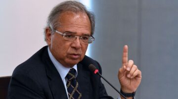 Guedes fala sobre fim do auxílio para concentrar orçamento em vacinas
