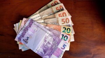 Segunda parcela do 13º salário deve ser paga até que dia?
