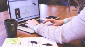 Turbine seu currículo: cursos online gratuitos que emitem certificado
