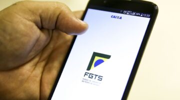 Projeto que prevê saque do FGTS a partir dos 65 anos é aprovado