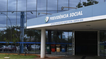 Quem recebe auxílio de R$ 1,2 mil mesmo sem ter contribuído para o INSS?