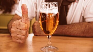Como gelar cerveja rapidamente: 3 truques simples que você precisa conhecer!