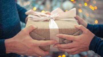 Descubra como é possível sortear amigo secreto pela internet
