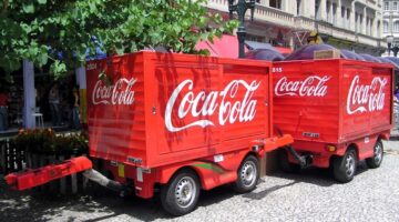 Coca-Cola: por que algumas garrafas têm a tampinha amarela? Entenda