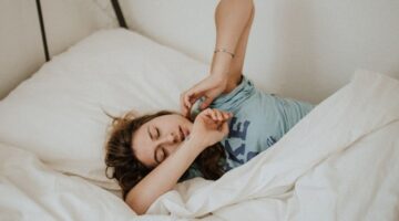 Problemas para dormir? Veja 10 alimentos que combatem a insônia