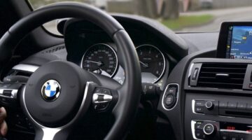 BMW anuncia modelo de carro que troca de cor ao apertar um botão