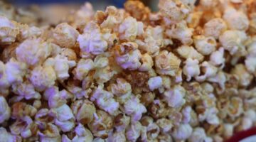 Confira receita simples e prática para fazer pipoca doce caramelizada