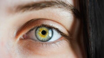 Por que às vezes as pálpebras de nossos olhos ficam tremendo?