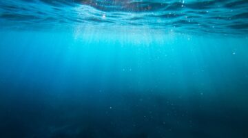 O que são mares leitosos? Conheça fenômeno raro do oceano