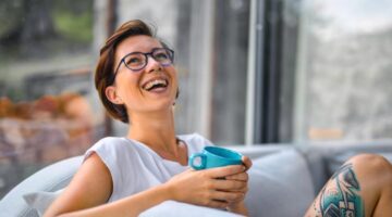3 simples atitudes que têm o potencial de te deixar mais feliz