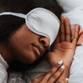 Qual é o melhor lado para dormir? Ciência revela