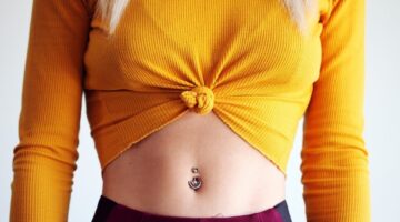 Evite: 5 alimentos que você não pode comer após colocar piercing