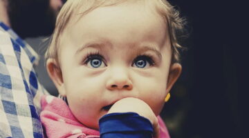 Quando bebês começam a entender o que os adultos dizem? Descubra aqui