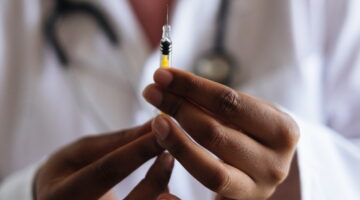 Início da vacinação contra a dengue em Salvador atinge 780 pessoas