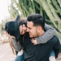 5 sinais que o corpo dá quando alguém está apaixonado