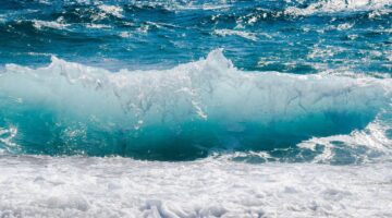 Você sabe por que a água do mar é salgada? Entenda aqui