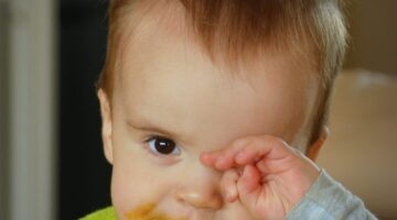Por que esfregamos os olhos quando estamos cansados? Ciência responde