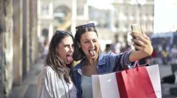 7 sinais inegáveis de que a amizade é verdadeira