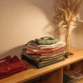 Elimine o cheiro ruim de roupas guardadas de maneira fácil e eficiente