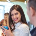 7 sinais claros de que a pessoa está interessada em você