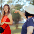 Linguagem não verbal: Sinais de que alguém não gosta da sua presença