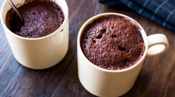 Delicioso bolo de chocolate de caneca em apenas 5 minutos!