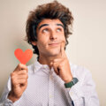 Amor incondicional: 8 sinais claros de que alguém ainda se importa profundamente com você