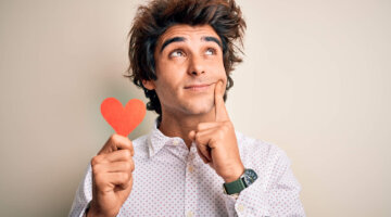 Amor incondicional: 8 sinais claros de que alguém ainda se importa profundamente com você