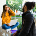 8 sinais inconfundíveis de que alguém realmente gosta de você