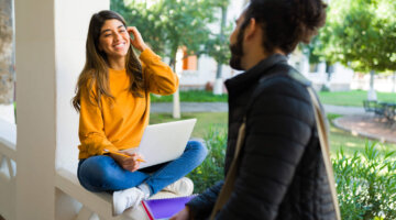8 sinais inconfundíveis de que alguém realmente gosta de você