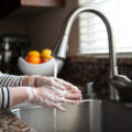 Dicas essenciais para manter a cozinha livre de germes
