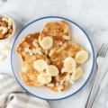 Deliciosas panquecas de aveia e banana para um café da manhã nutritivo