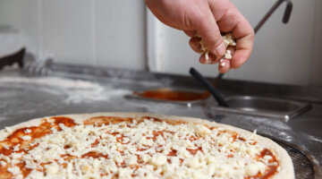 Pizza caseira com massa de iogurte