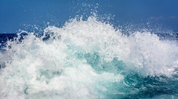 Por que a água do mar é salgada? Confira os segredos dos oceanos
